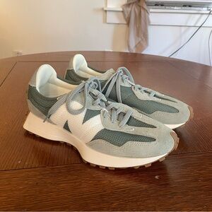 NWOT New Balance 327’s.